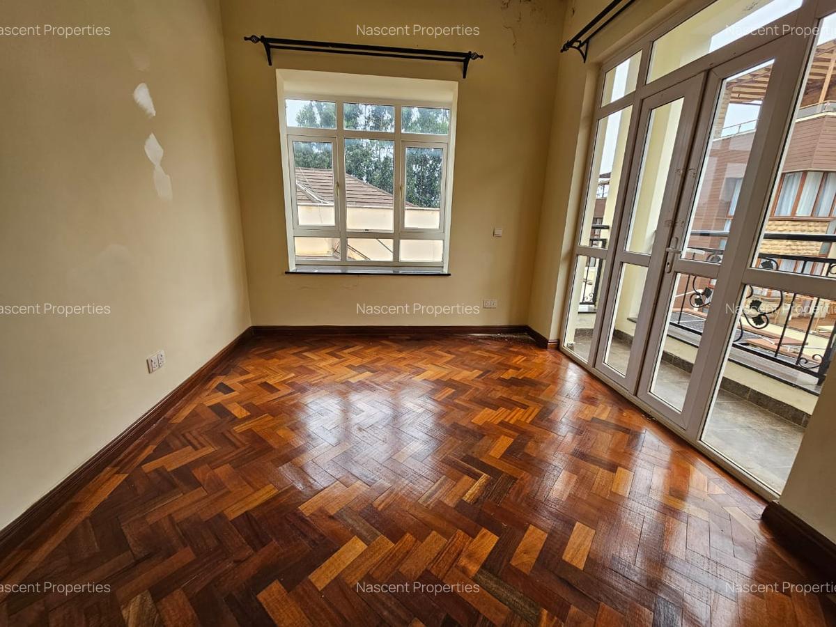 5 Bed Townhouse with En Suite in Lavington - 14