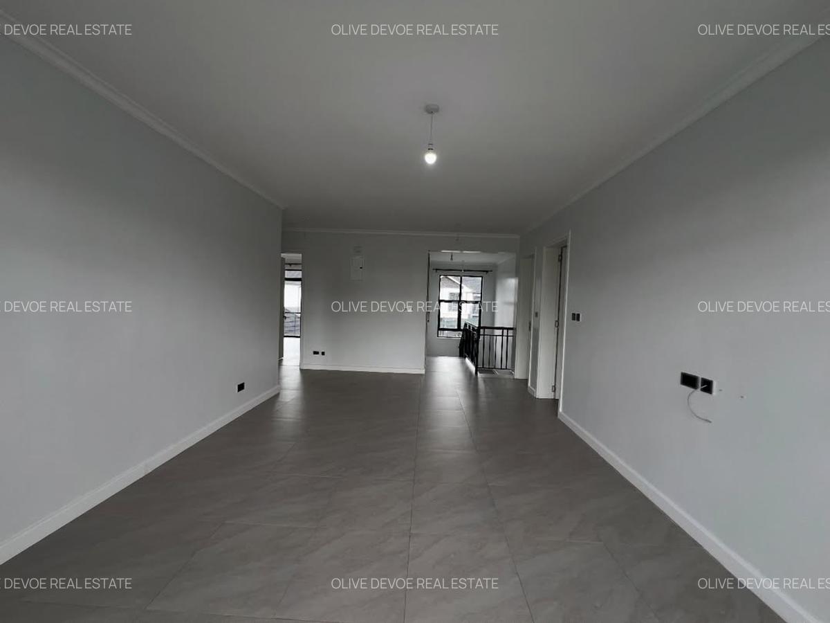 5 Bed Villa with En Suite in Runda - 2