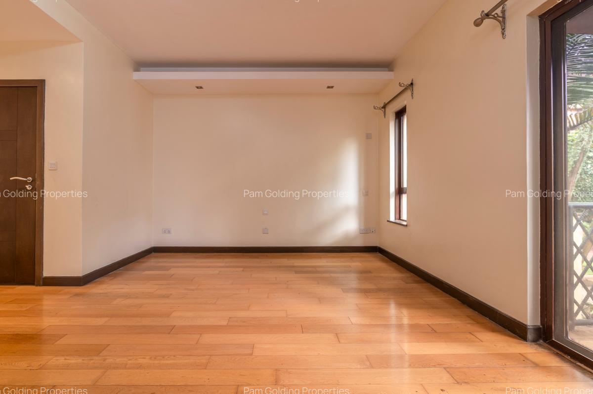 5 Bed Apartment at Riverside Drive - 13