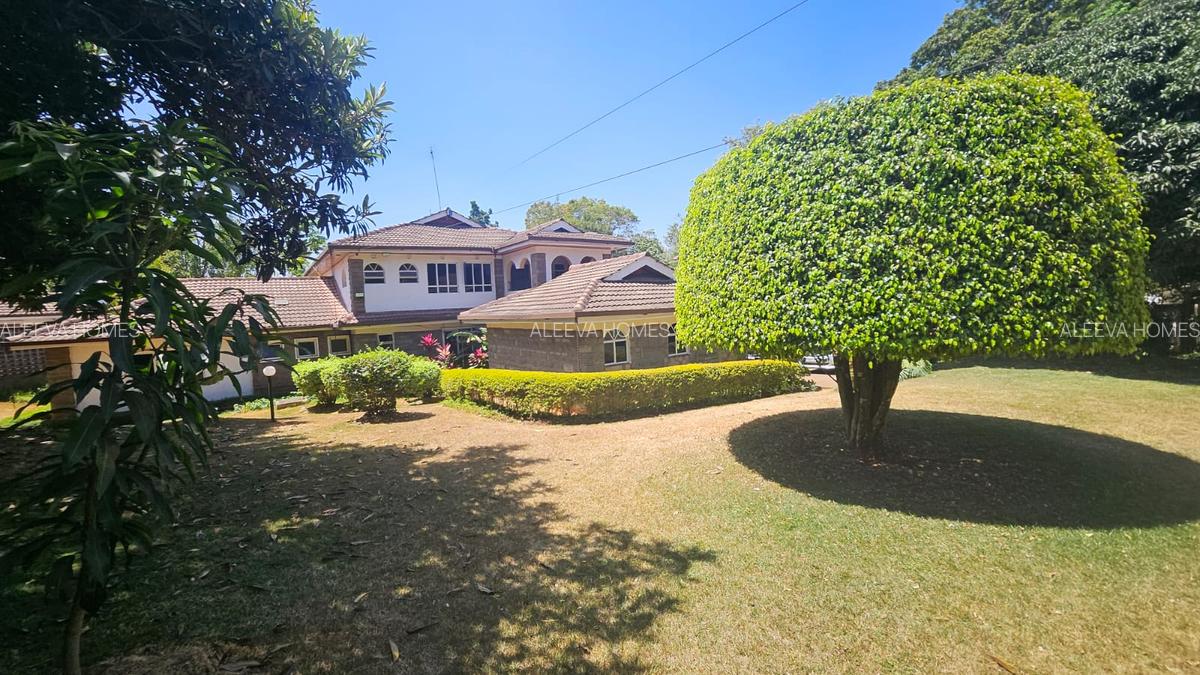 5 Bed House with En Suite in Lavington - 15