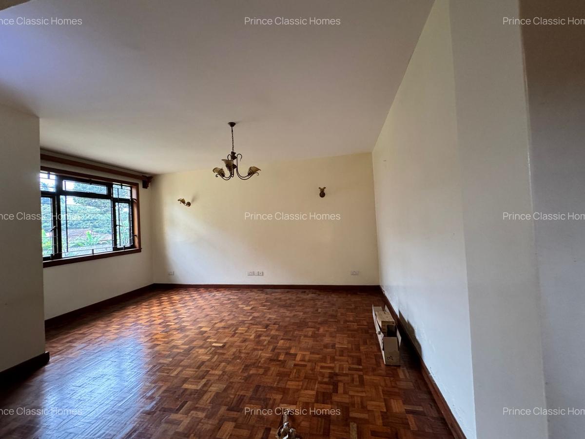 5 Bed Townhouse with En Suite in Lavington - 4