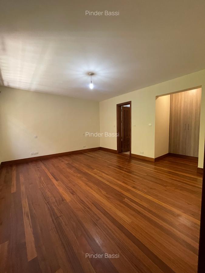 5 Bed Townhouse with En Suite in Lavington - 11