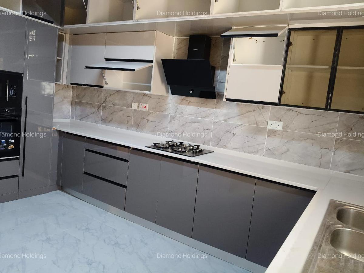 5 Bed Apartment with En Suite at Parklands - 5