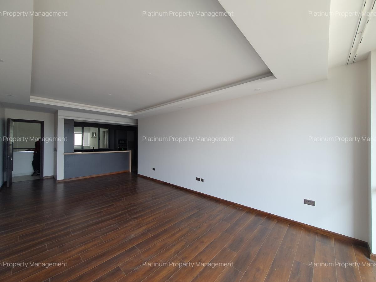 3 Bed Apartment with En Suite in Brookside - 2