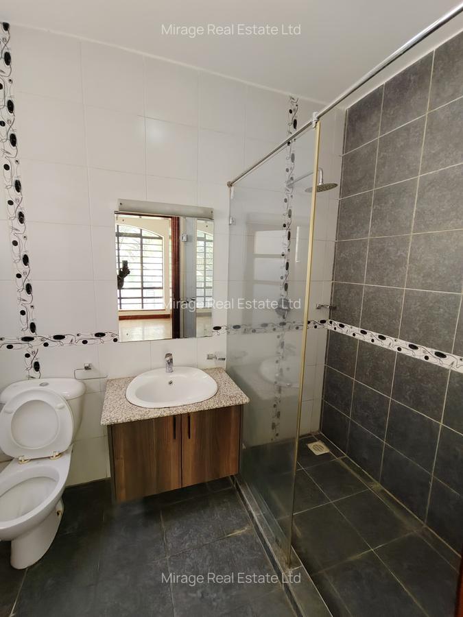 5 Bed Townhouse with En Suite in Lavington - 11
