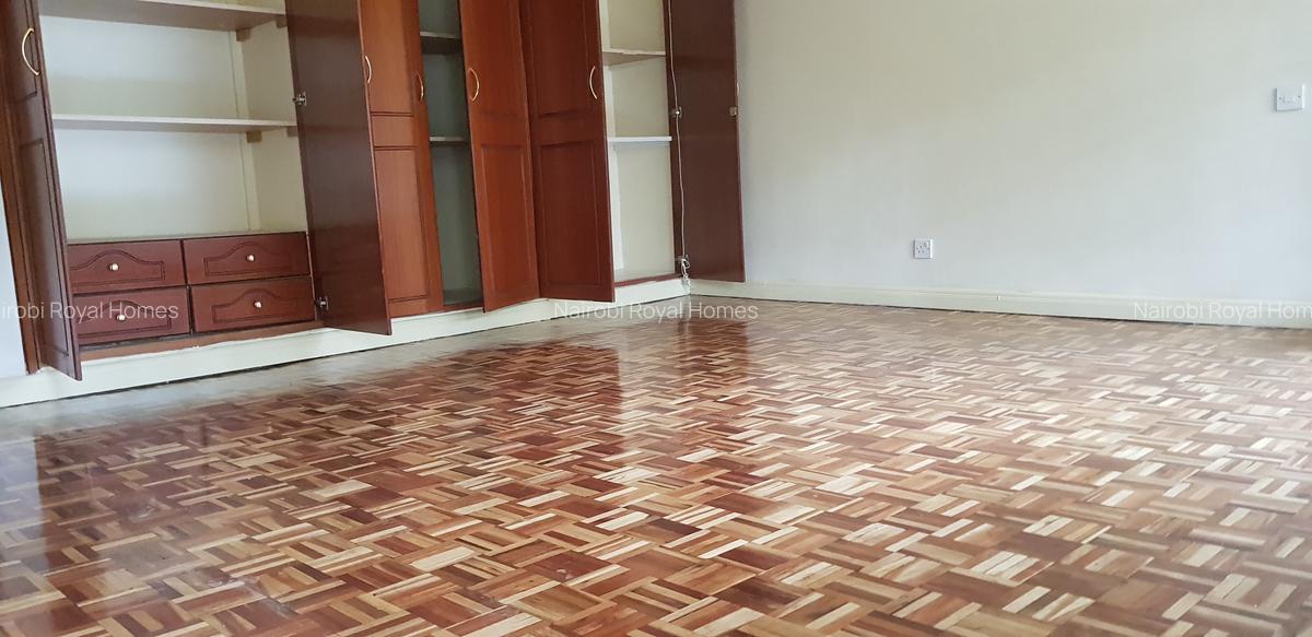6 Bed House with En Suite at Lavington Road - 16