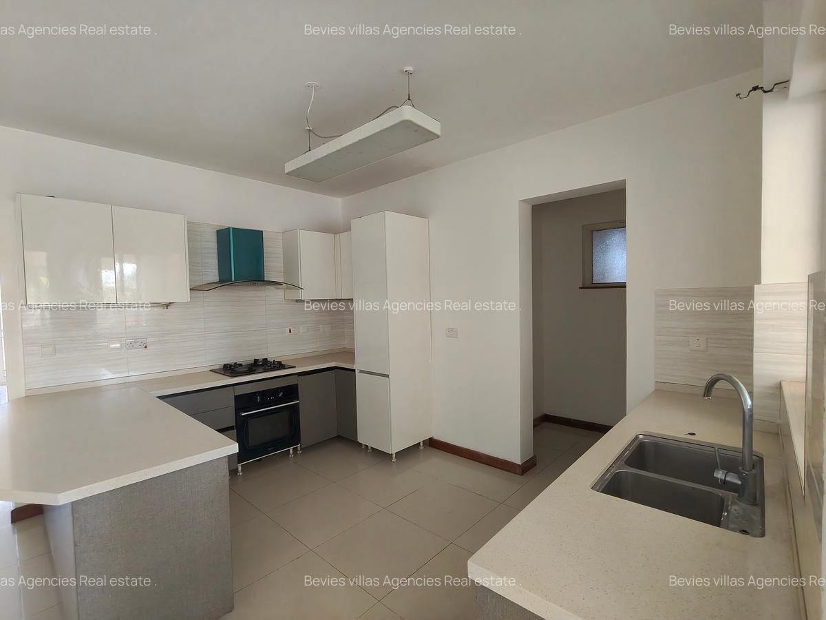 4 Bed Apartment with En Suite at Parklands - 9