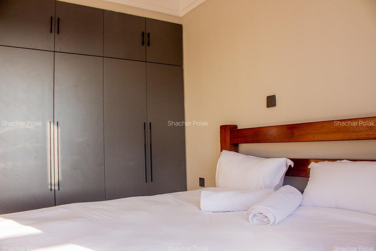 2 Bed Apartment with Swimming Pool at Hatheru Road - 7