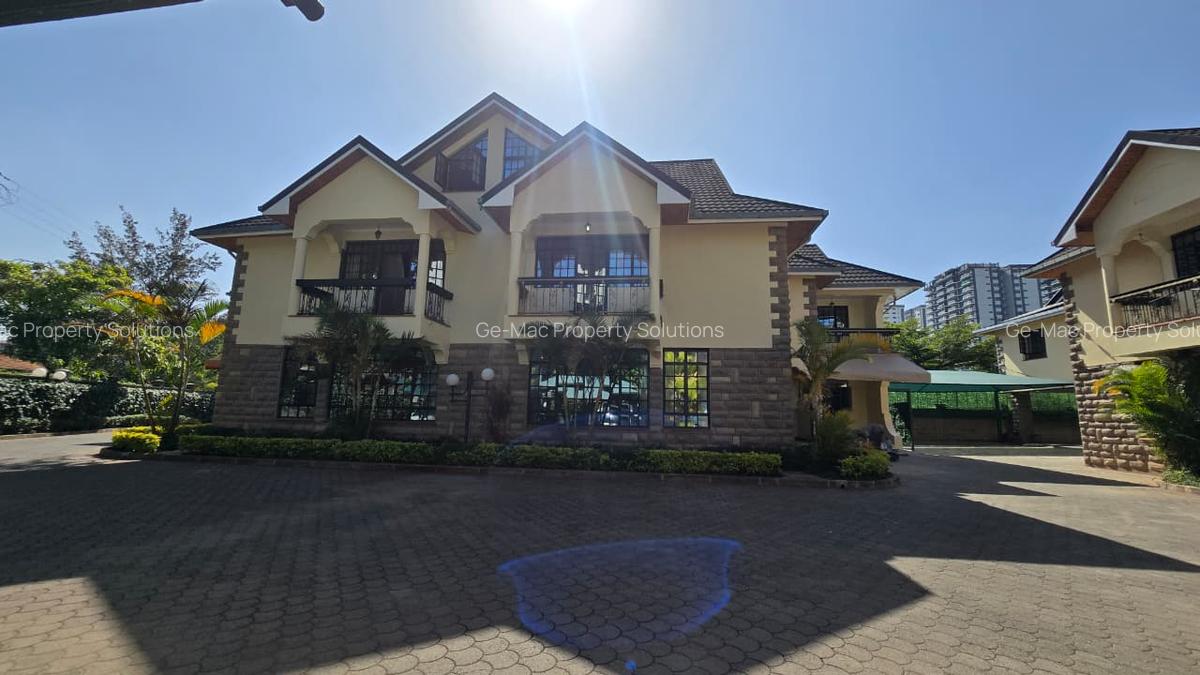 5 Bed House with En Suite in Lavington - 4
