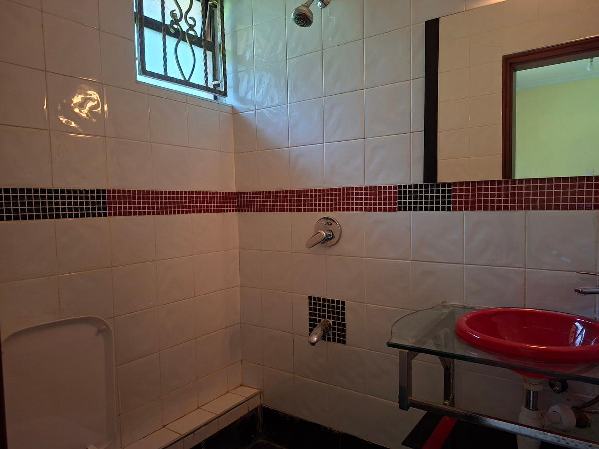 2 Bed House with En Suite at Off Mimosa Rd - 16
