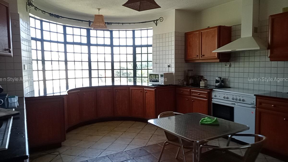 4 Bed House with En Suite in Runda - 14