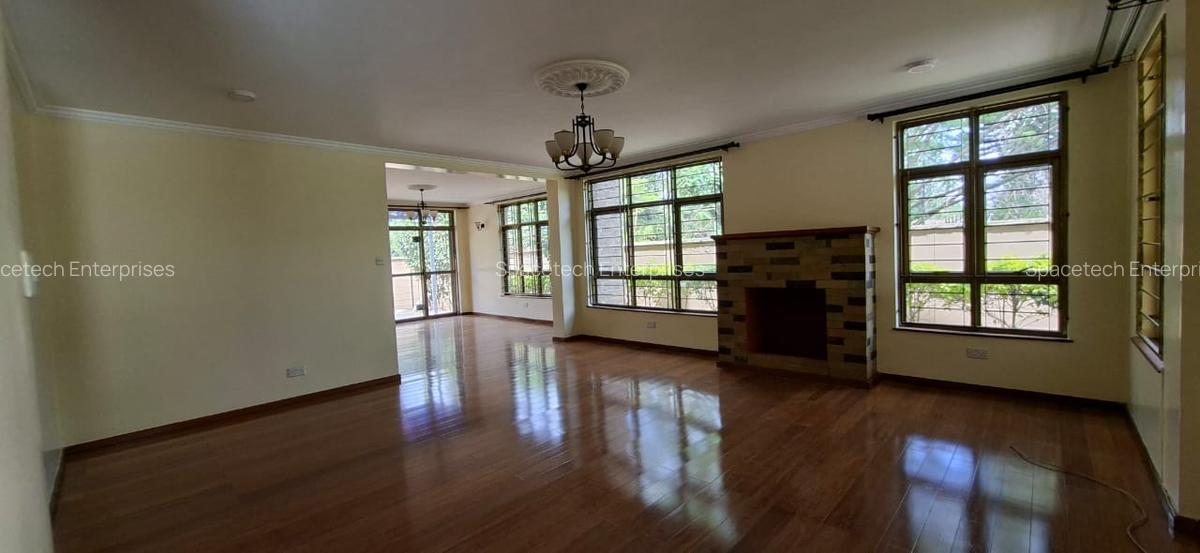 5 Bed Townhouse with En Suite in Lavington - 3