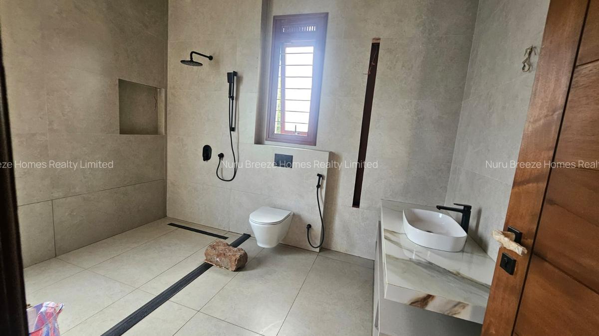 5 Bed Townhouse with En Suite in Runda - 9