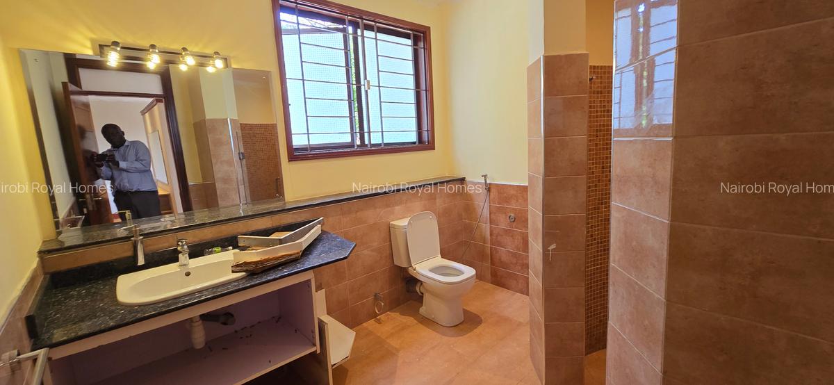 4 Bed Townhouse with En Suite at Convent Drive - 19