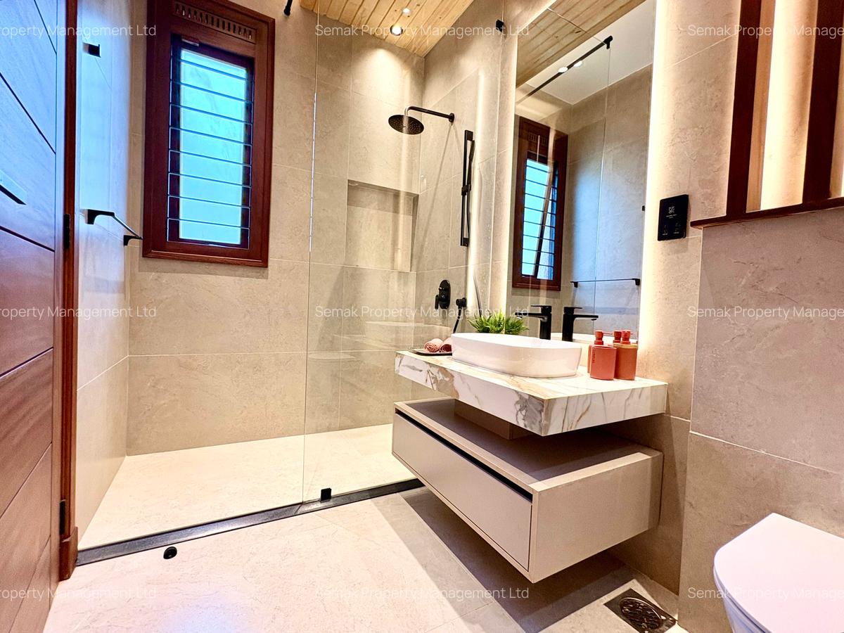 4 Bed Villa with En Suite at Tala Road - 11