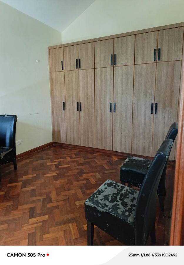 6 Bed Townhouse with En Suite at Lavington - 18