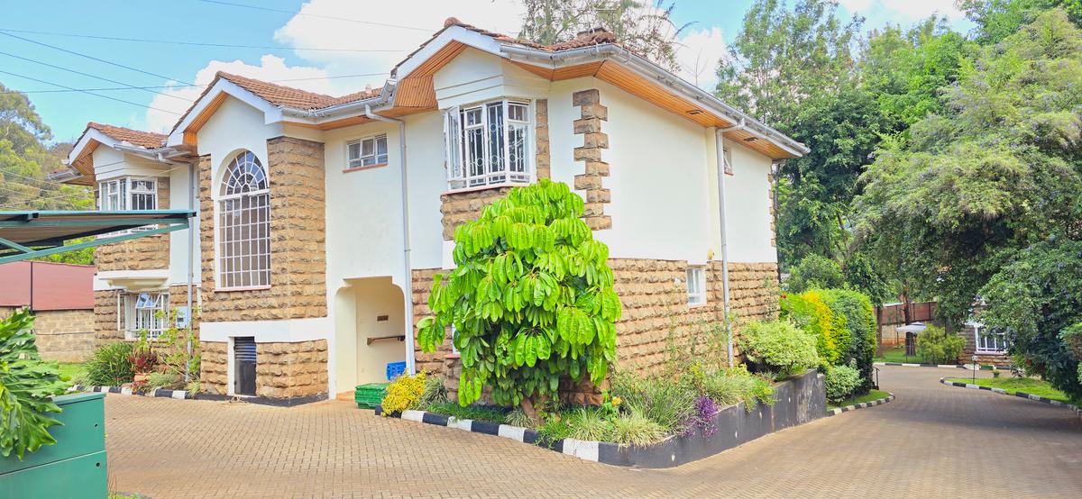 5 Bed Townhouse with En Suite at Lavington - 5