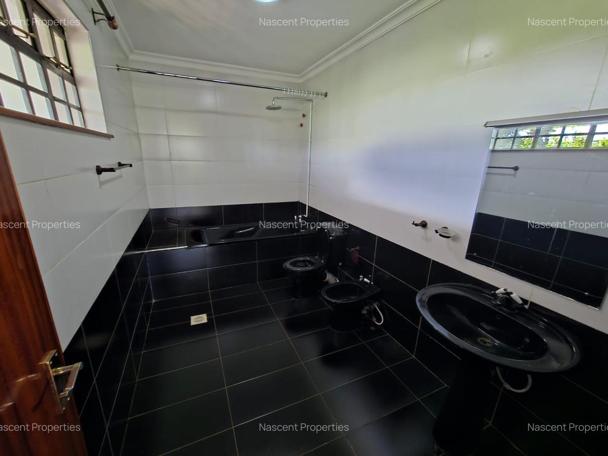 4 Bed House with En Suite in Runda - 10