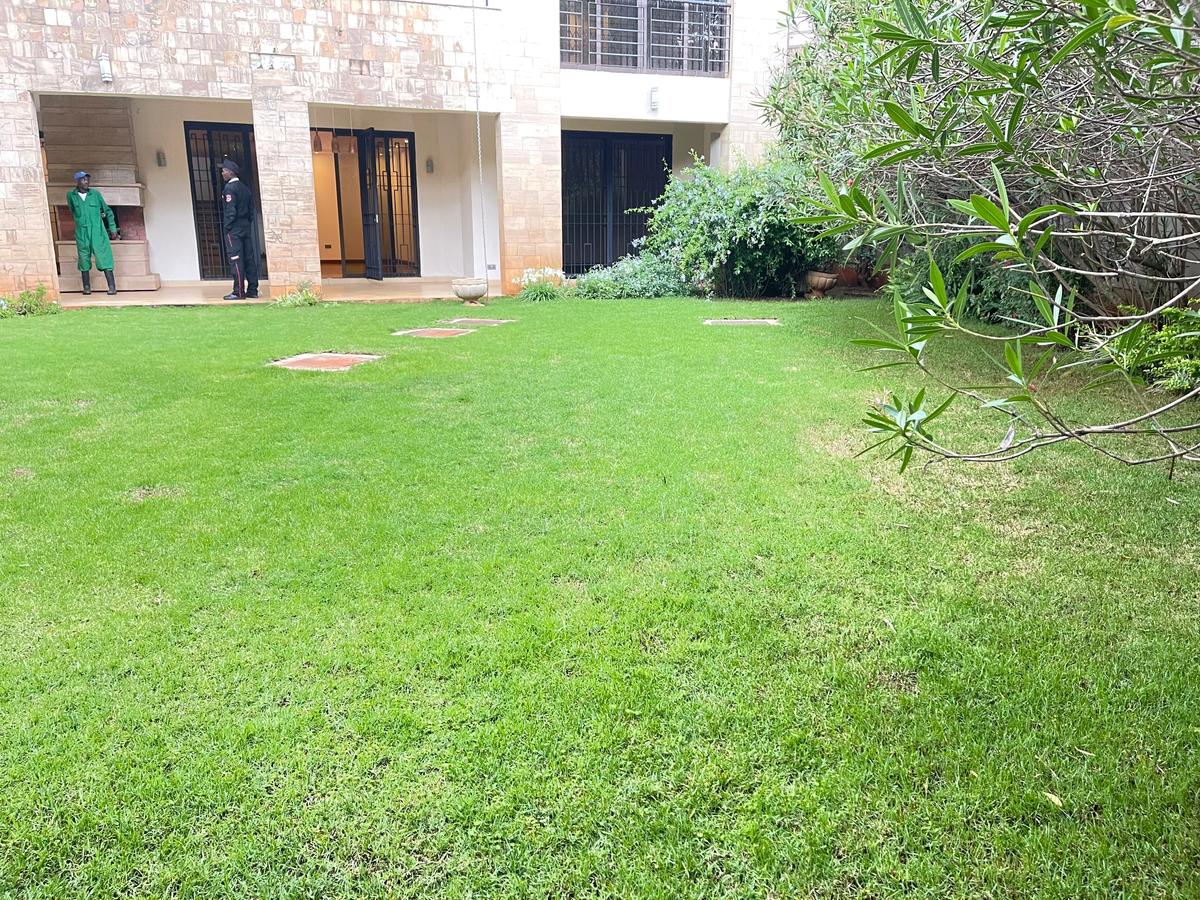 5 Bed Townhouse with En Suite in Lavington - 2