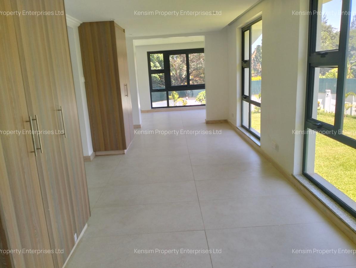 5 Bed House with En Suite in Runda - 18