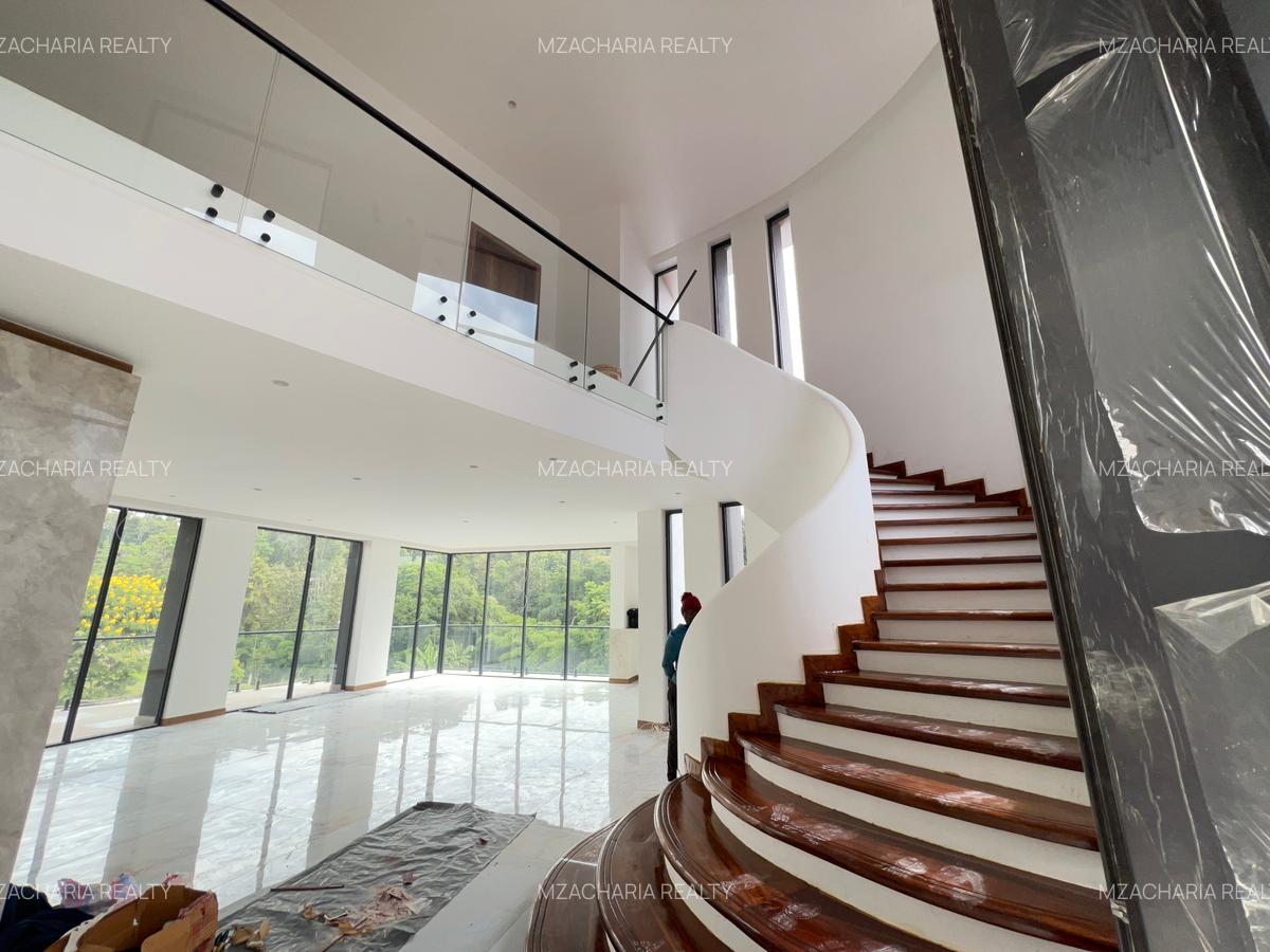 5 Bed Villa with En Suite in Nyari - 10