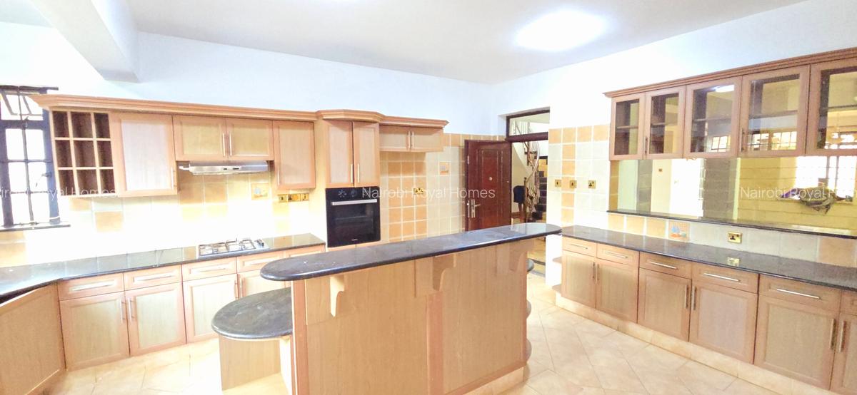 5 Bed Townhouse with En Suite at Lavington Green - 19