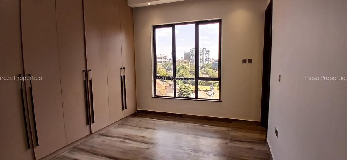 2 Bed Apartment with En Suite in Brookside - 5