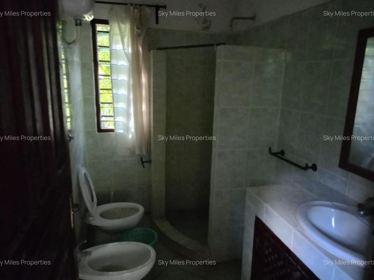 4 Bed Villa with En Suite at Malindi - 12