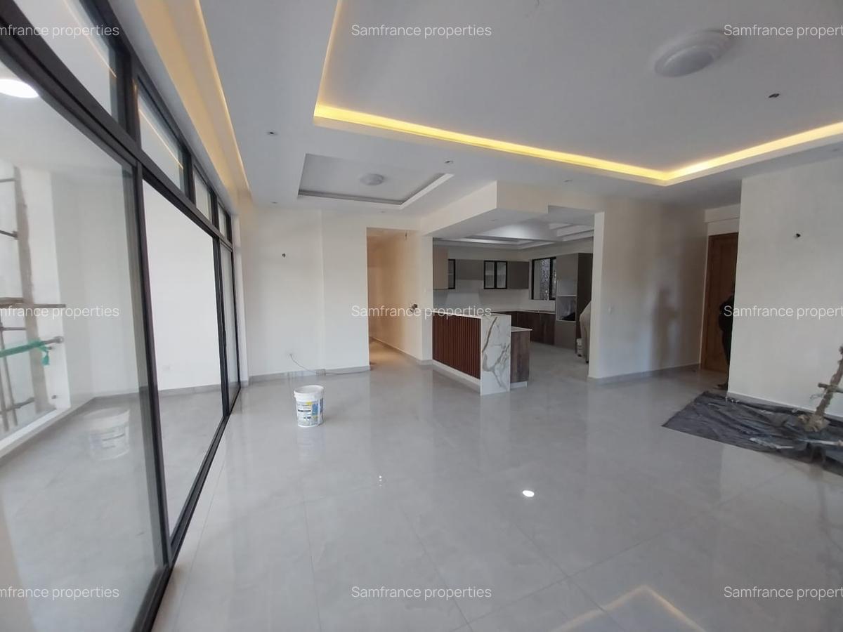 Serviced 2 Bed Apartment with En Suite at Links Road - 4