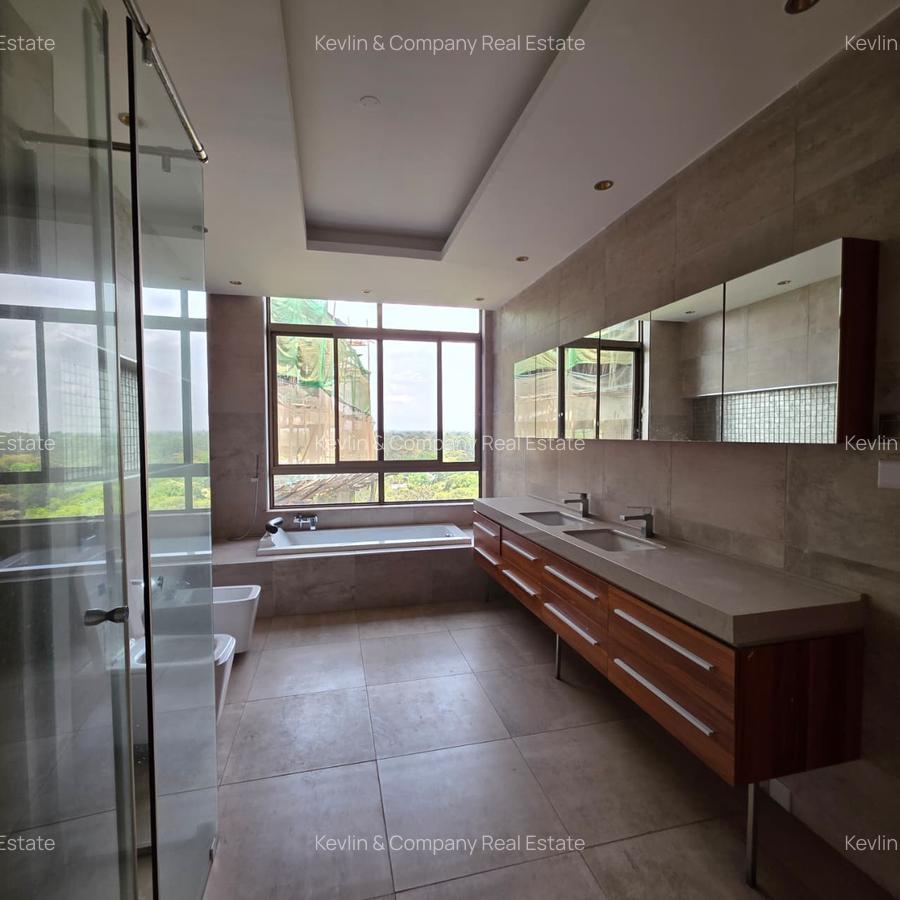 4 Bed Apartment with En Suite in Parklands - 10