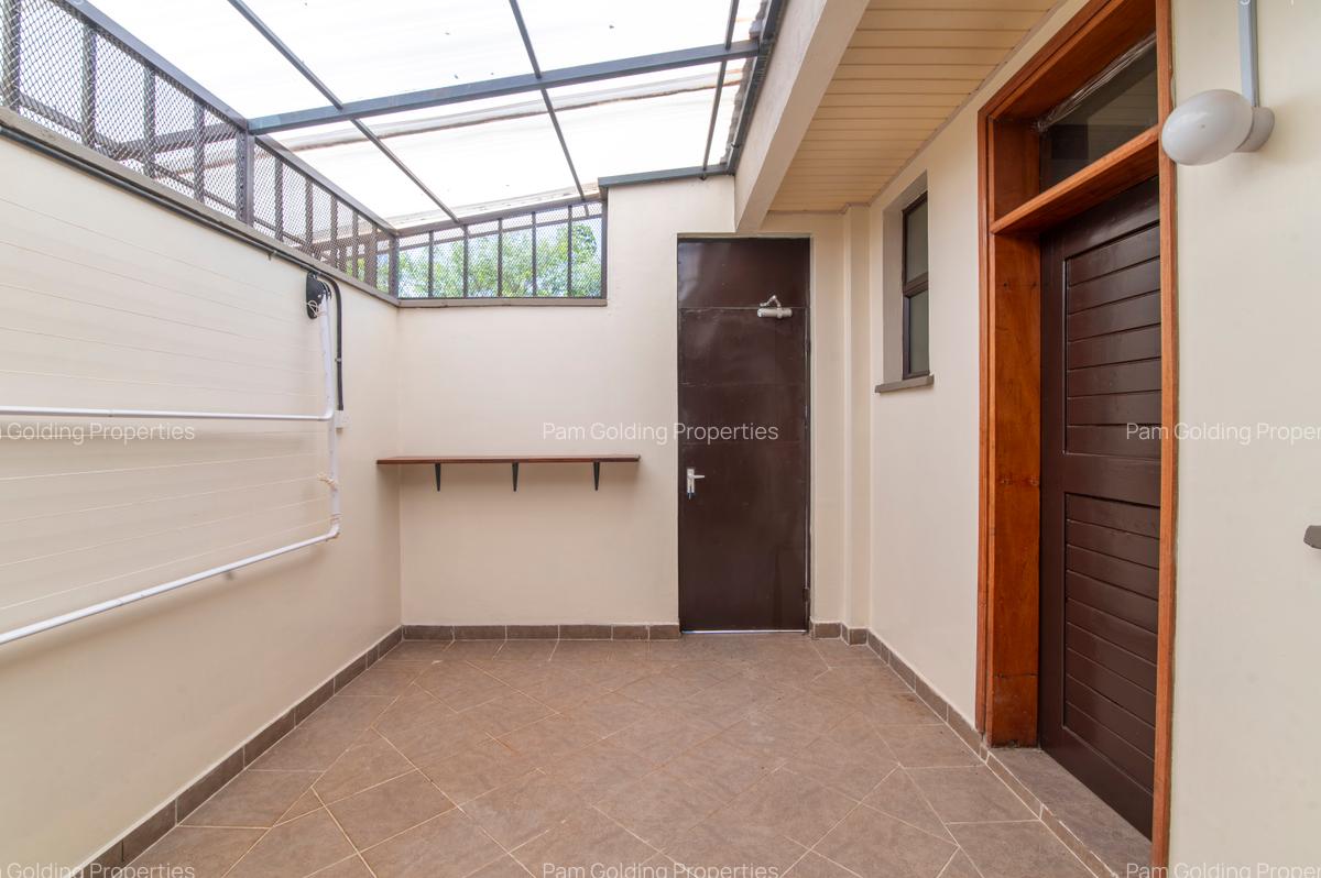 4 Bed House at Ridgeways Lane - 9