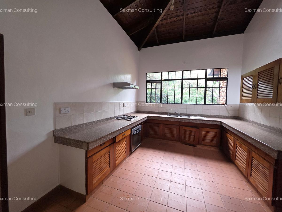 4 Bed House with Garden in Spring Valley - 9