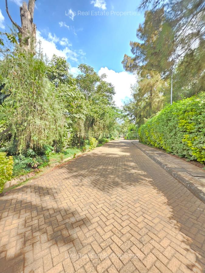 4 Bed Townhouse with En Suite in Rosslyn - 2
