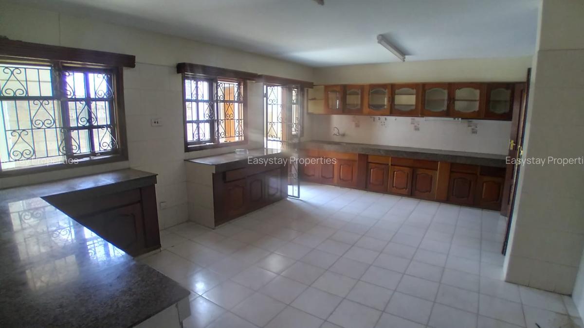 5 Bed House with En Suite in Kilimani - 4