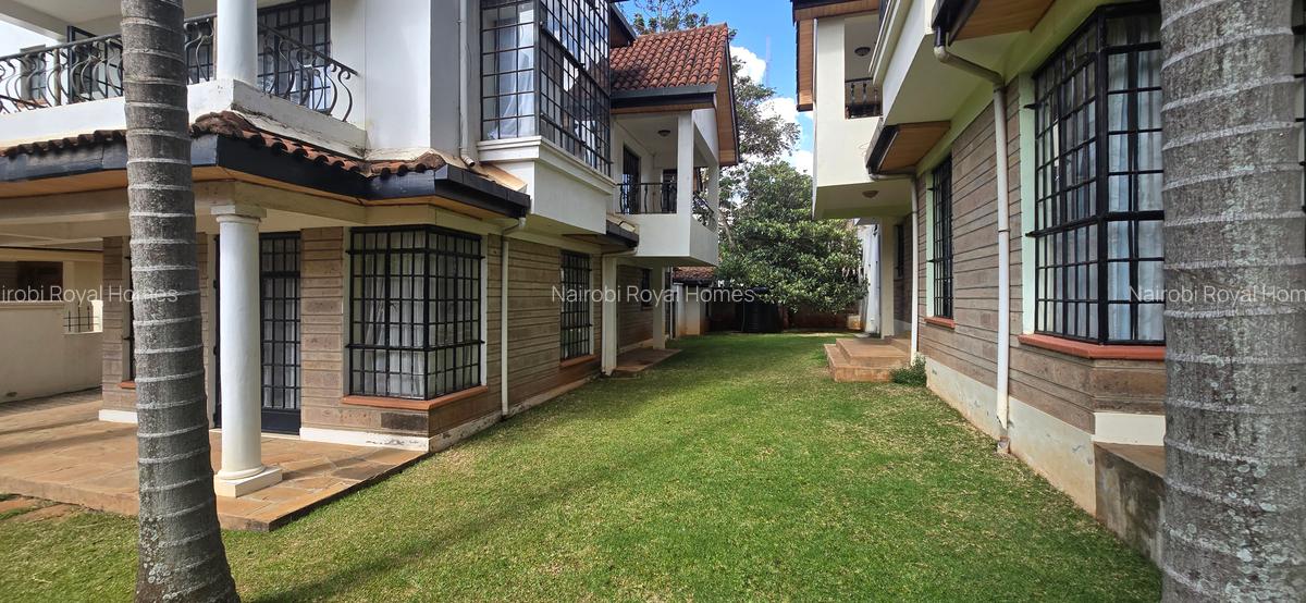 5 Bed Townhouse with En Suite at Lavington Green - 10