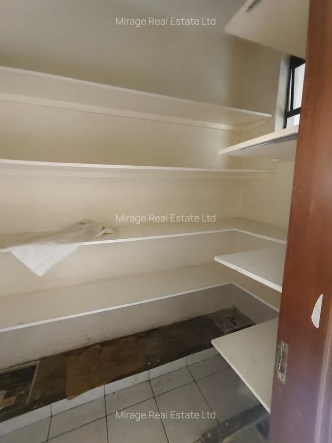 2 Bed Apartment with En Suite in Kilimani - 3