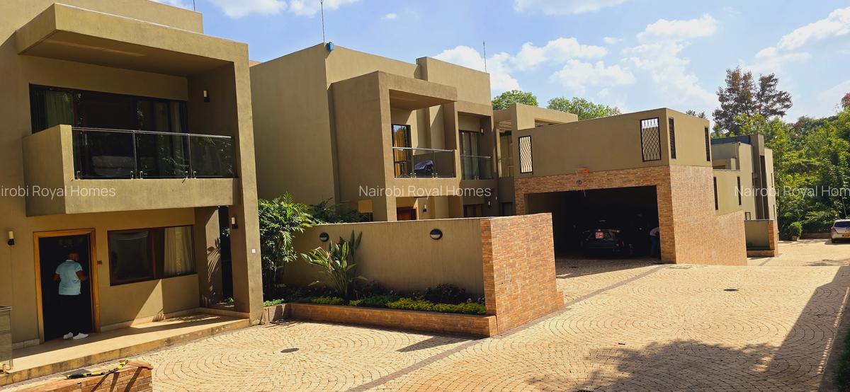 5 Bed Townhouse with En Suite at Lavington Green - 7
