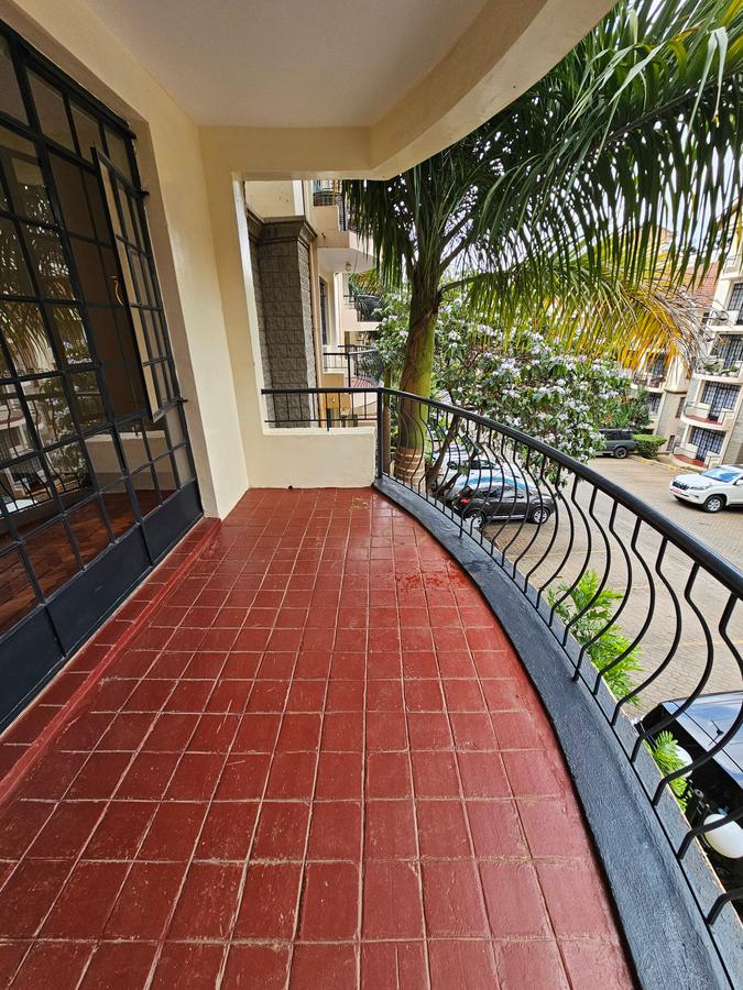 3 Bed Apartment with En Suite at Lavington - 5