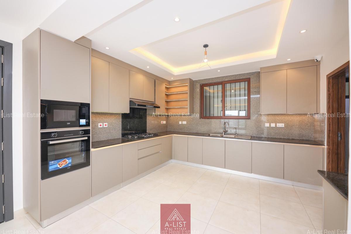 4 Bed Apartment with En Suite at 2Nd Avenue - 3
