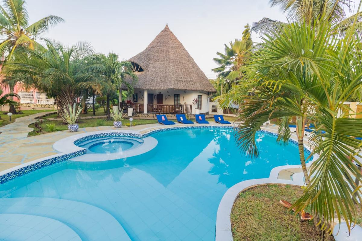 4 Bed Villa with En Suite in Diani - 1