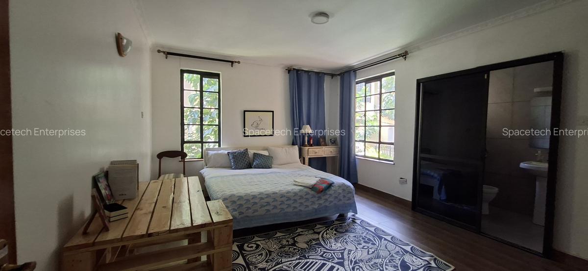 5 Bed Townhouse with En Suite in Kyuna - 8