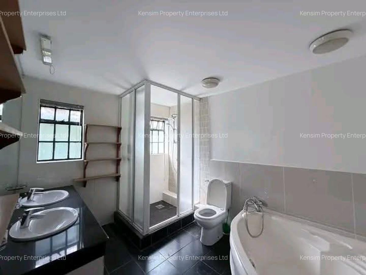 5 Bed Townhouse with En Suite in Lavington - 2