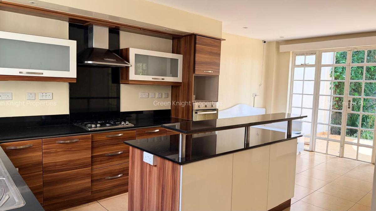 5 Bed House with En Suite in Spring Valley - 16