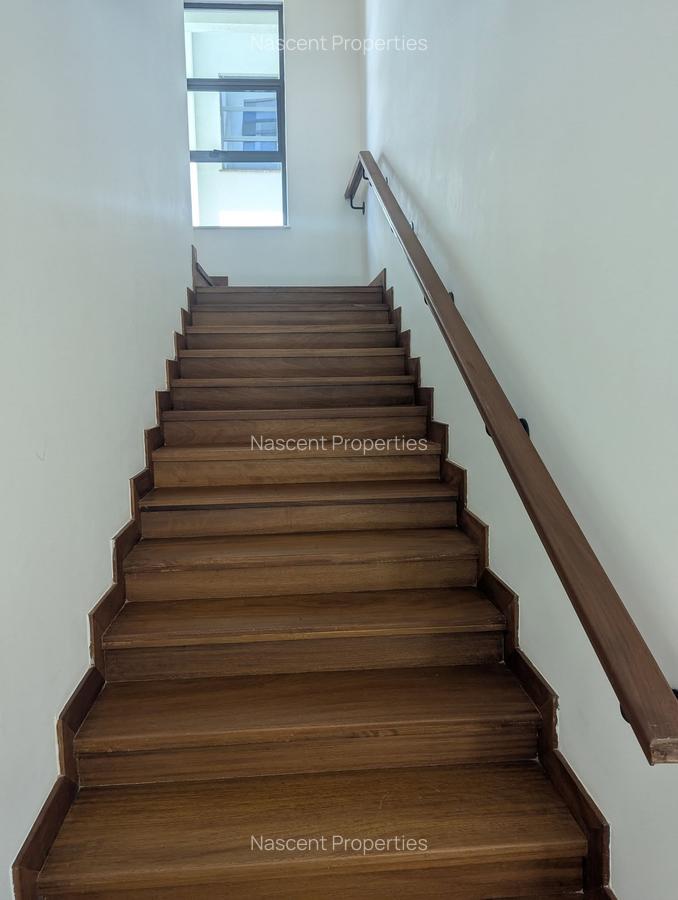 4 Bed Apartment with En Suite in Rosslyn - 11