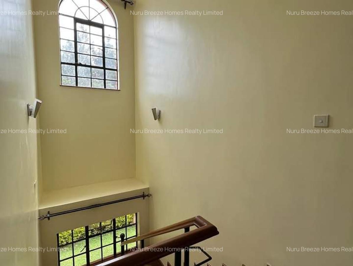 4 Bed Townhouse with En Suite in Lavington - 14