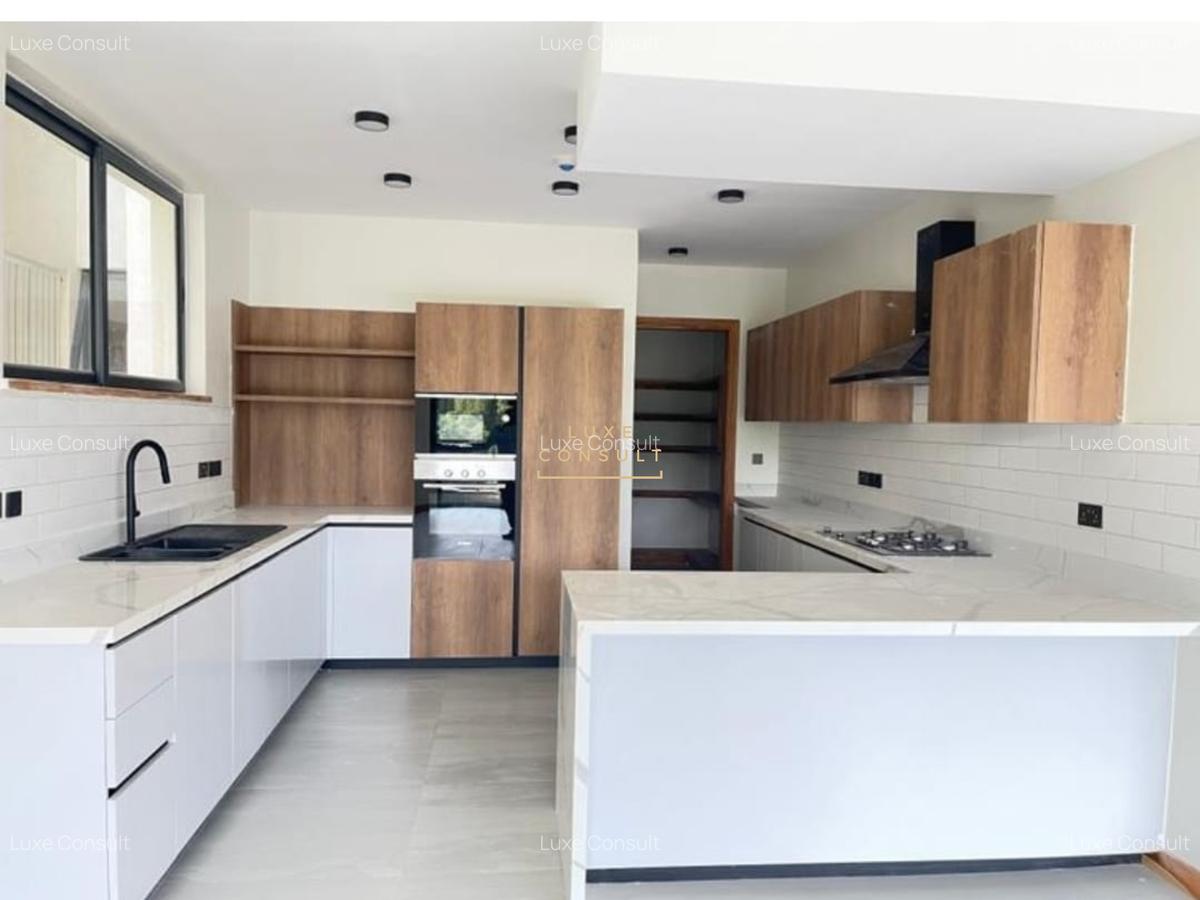 4 Bed Apartment with En Suite in Spring Valley - 4