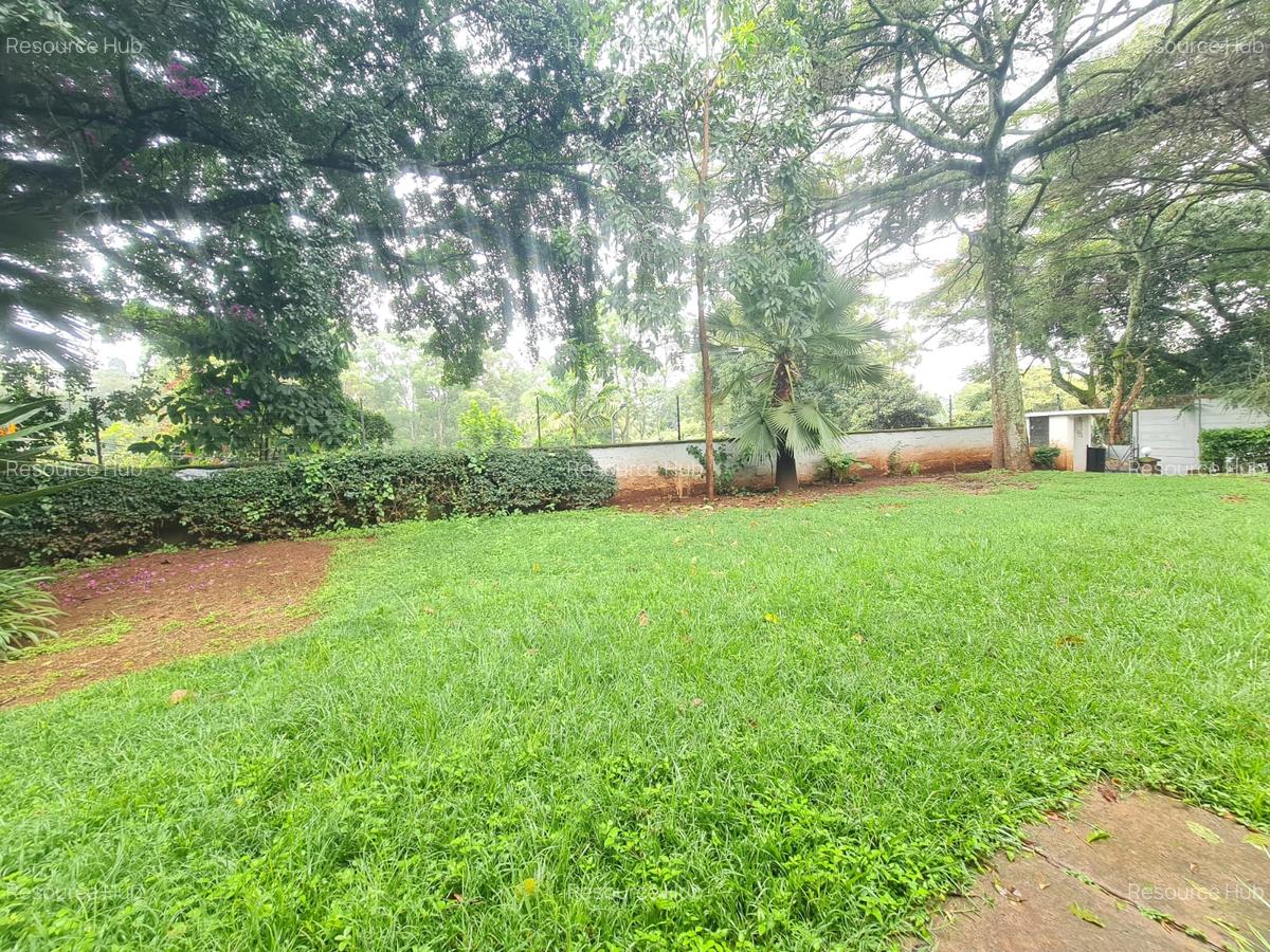 4 Bed House with En Suite at Hillview - 3