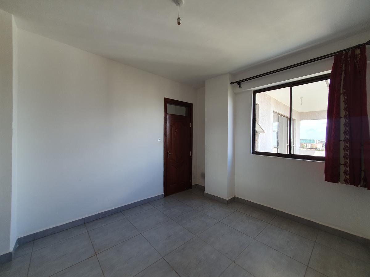 2 Bed Apartment with En Suite in Parklands - 12