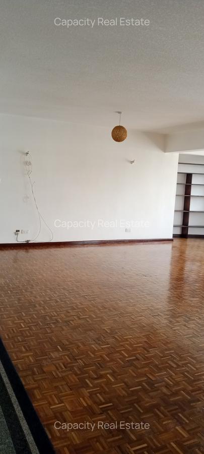 3 Bed Apartment with En Suite in Brookside - 6