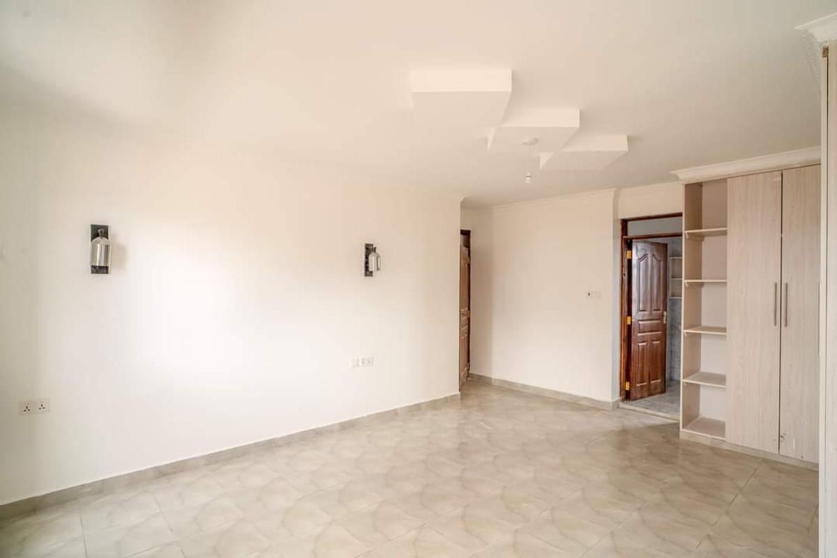 3 Bed House with En Suite at Acacia - 7